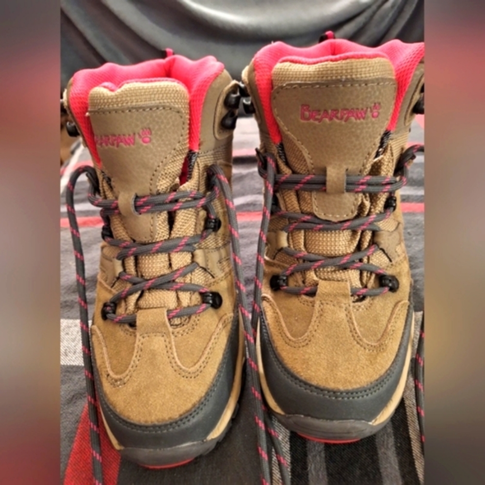 BEARPAW 'Corsica' Hiking Boots- Tan/Fuscia- Waterproof- Like New In Box- Sz 6.5